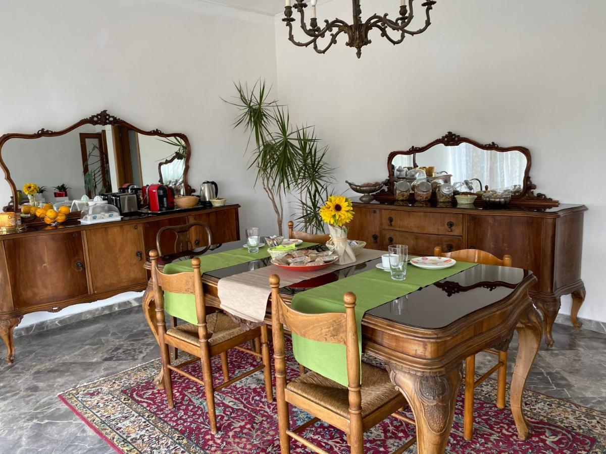 B&B Del Viaggiatore Sarzana Bagian luar foto