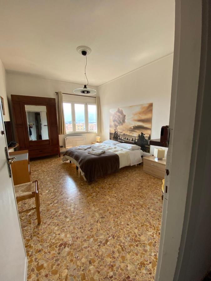 B&B Del Viaggiatore Sarzana Bagian luar foto