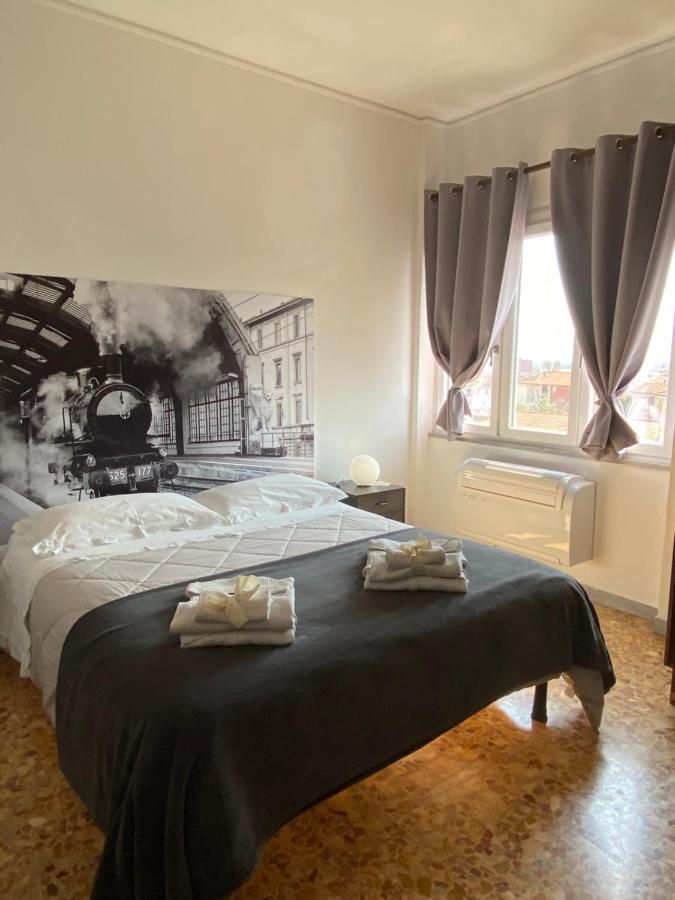 B&B Del Viaggiatore Sarzana Bagian luar foto