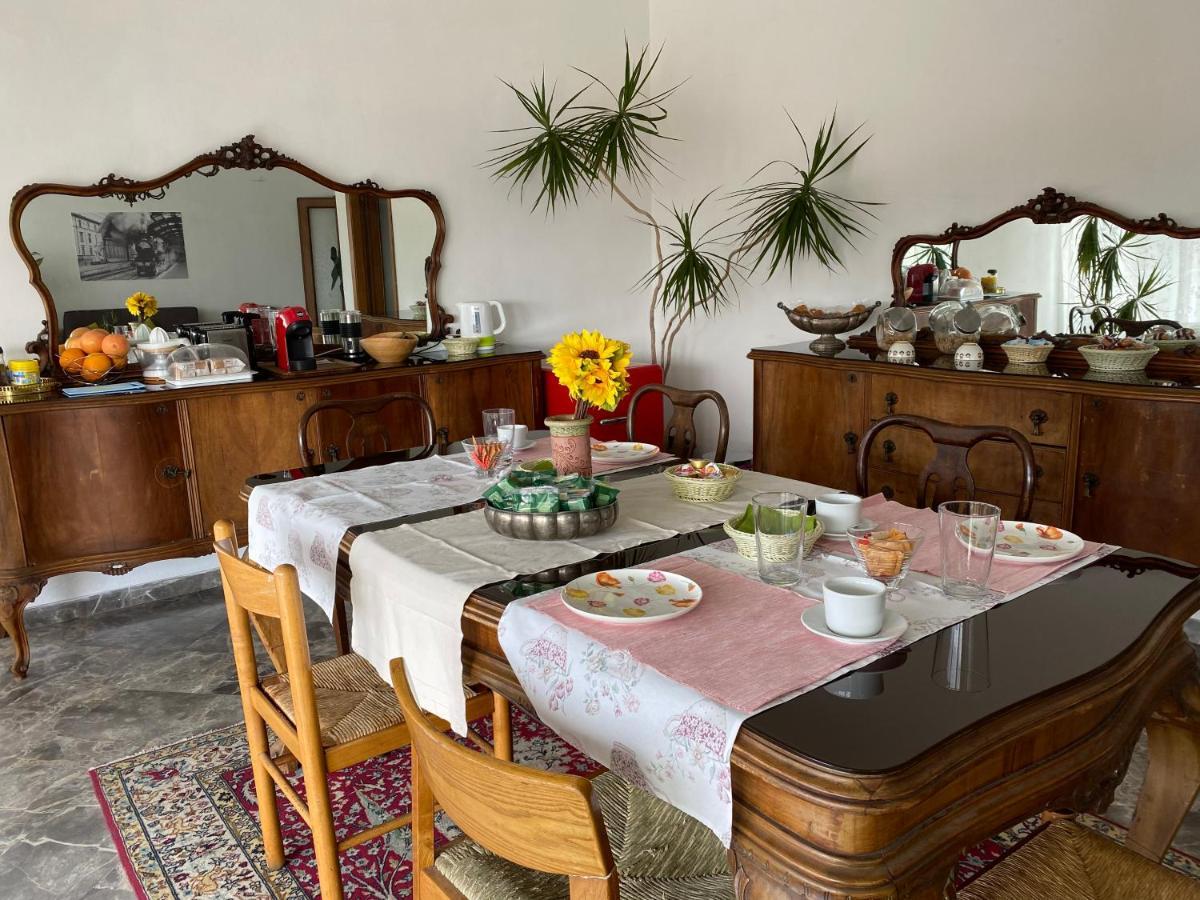B&B Del Viaggiatore Sarzana Bagian luar foto