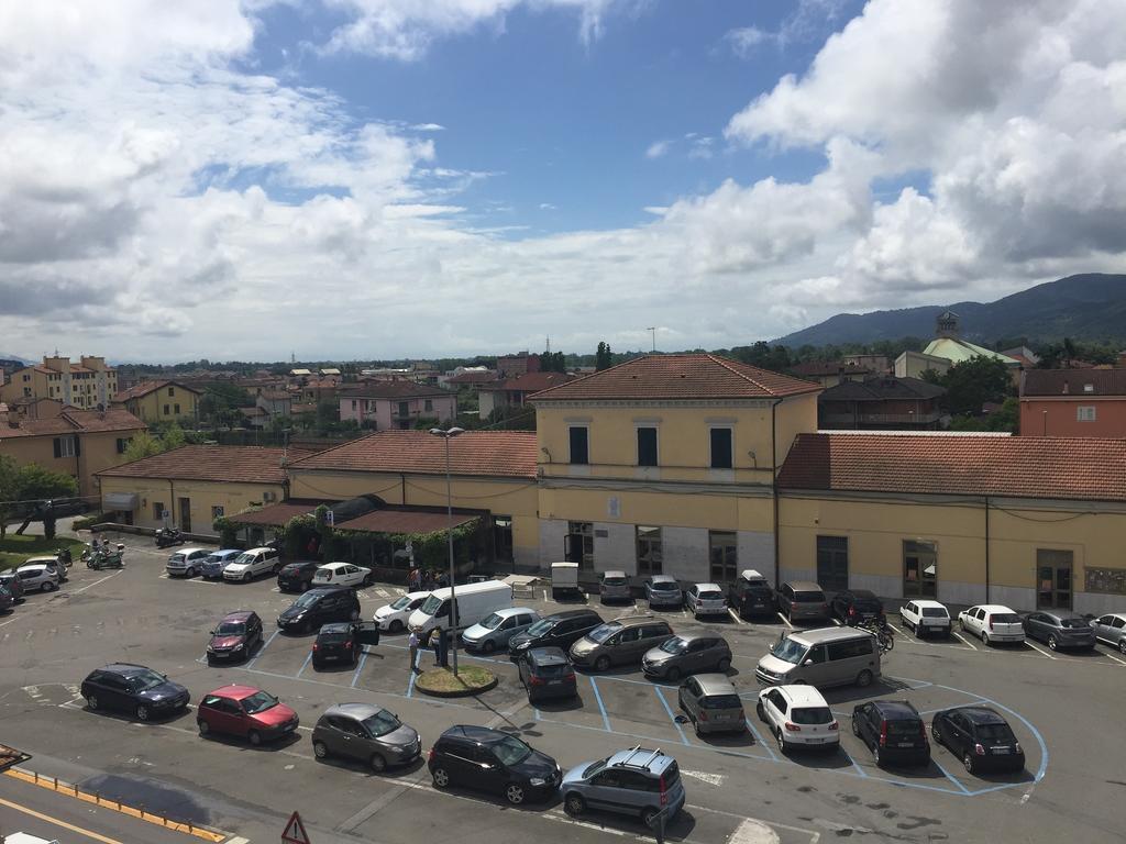 B&B Del Viaggiatore Sarzana Bagian luar foto