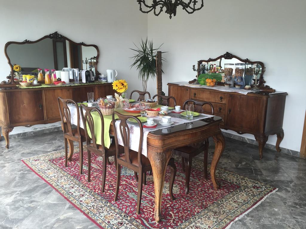 B&B Del Viaggiatore Sarzana Bagian luar foto