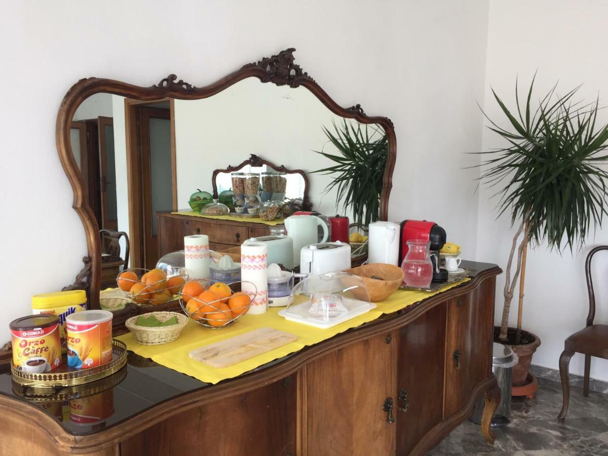 B&B Del Viaggiatore Sarzana Bagian luar foto