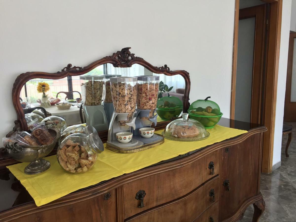 B&B Del Viaggiatore Sarzana Bagian luar foto