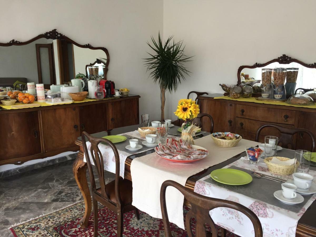 B&B Del Viaggiatore Sarzana Bagian luar foto