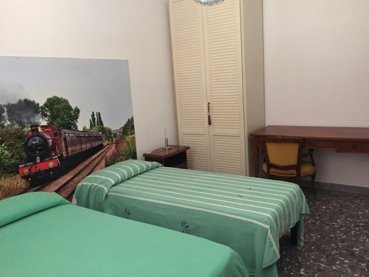 B&B Del Viaggiatore Sarzana Bagian luar foto