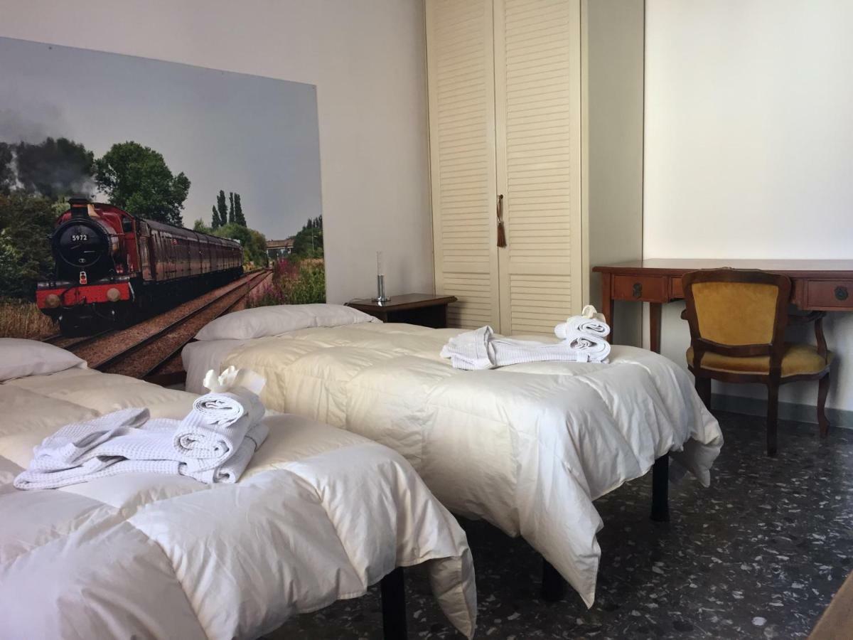 B&B Del Viaggiatore Sarzana Bagian luar foto